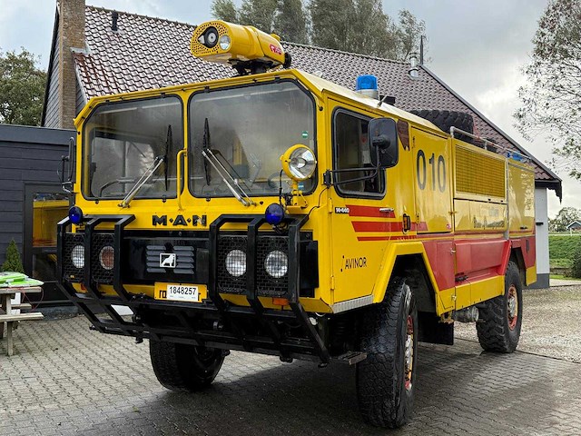 Man - 14-440 - brandweerwagen - afbeelding 1 van  43