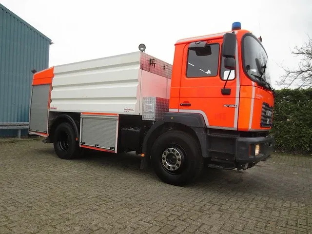 Man - 19.364 - brandweerwagen - afbeelding 10 van  26