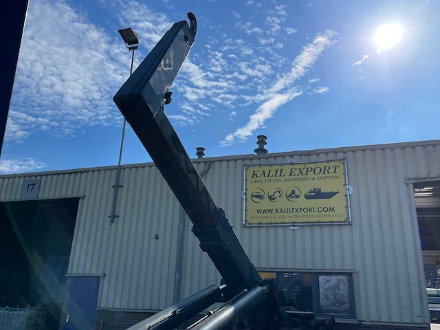 Man - kat 1 - vrachtwagen - afbeelding 14 van  27