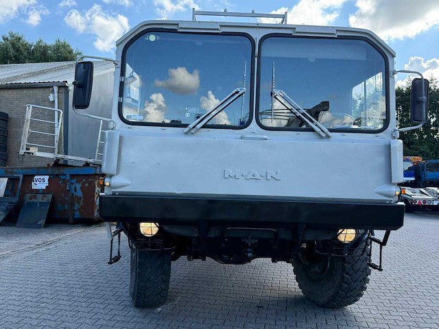 Man - kat 1 - vrachtwagen - afbeelding 23 van  27