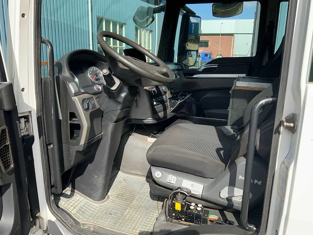 Man - tga 41.440 8x4 - hmf 60 tonmeter laadkraan - 20 ton afzetbaar haakarmsysteem - afbeelding 38 van  57