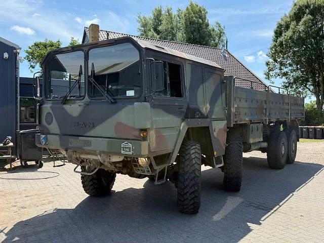 Man kat - 8x8 - vrachtwagen - afbeelding 1 van  43