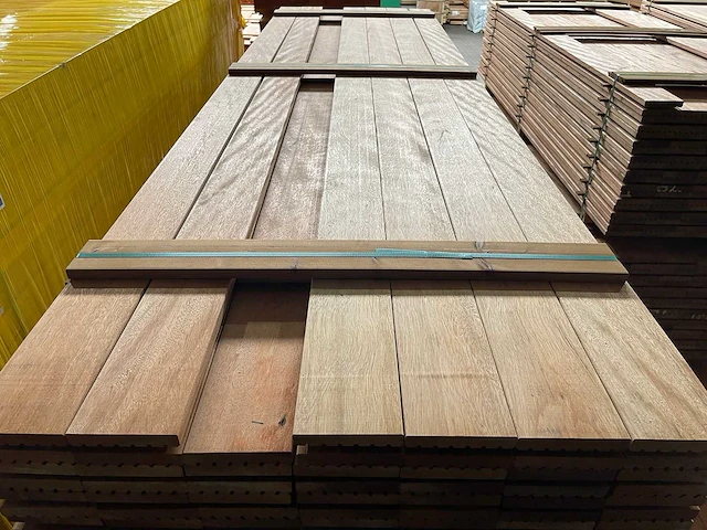 Mandioqueria vlonderplanken 3500x120x21mm (66x) - afbeelding 1 van  4
