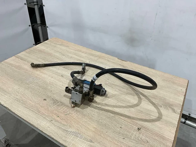 Mannesmann hydrauliek onderdeel - afbeelding 1 van  7