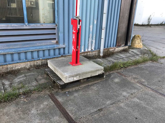 Mannus - slagboom op betonnen voet - afbeelding 2 van  9