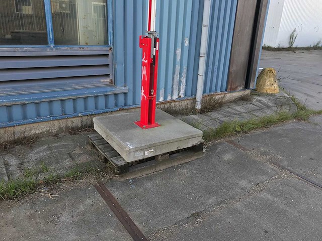 Mannus - slagboom op betonnen voet - afbeelding 3 van  9