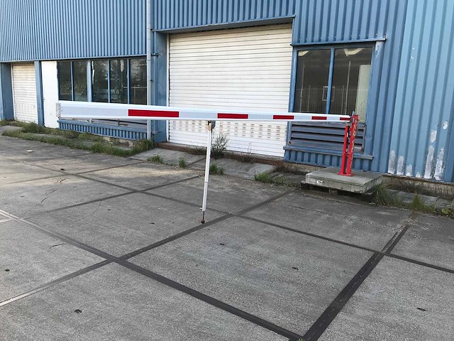 Mannus - slagboom op betonnen voet - afbeelding 5 van  9