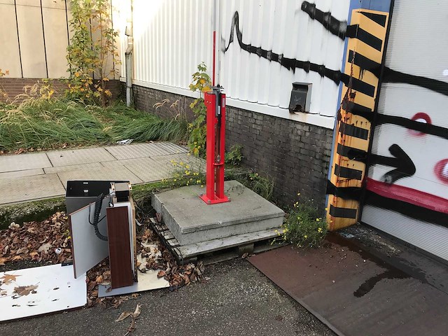 Mannus - slagboom op betonnen voet - afbeelding 1 van  5