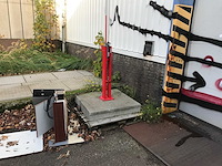 Mannus - slagboom op betonnen voet