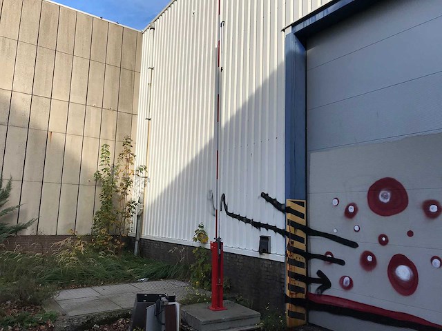 Mannus - slagboom op betonnen voet - afbeelding 2 van  5