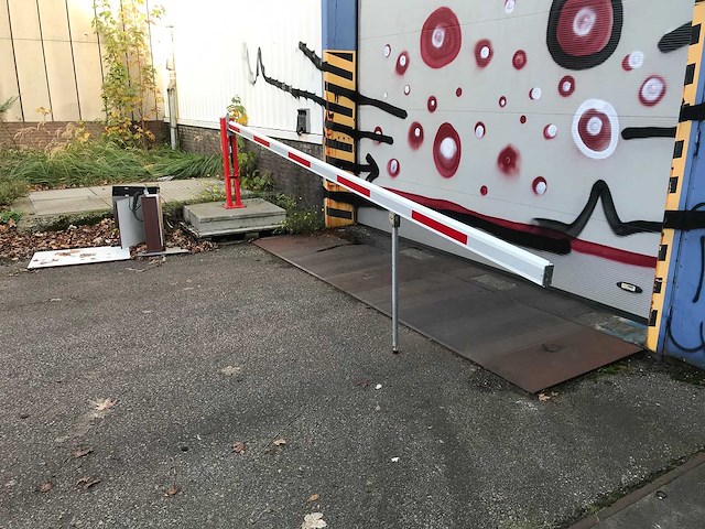 Mannus - slagboom op betonnen voet - afbeelding 3 van  5