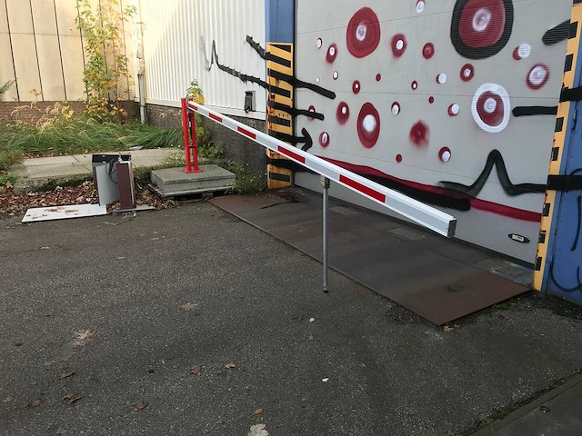 Mannus - slagboom op betonnen voet - afbeelding 4 van  5