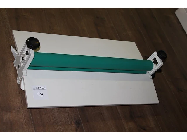 In hoogte verstelbare staande lamp op driepoot - afbeelding 3 van  4