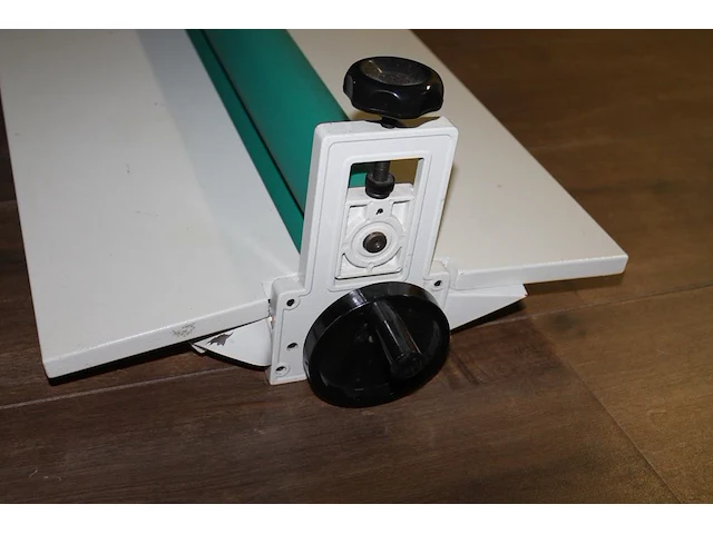 In hoogte verstelbare staande lamp op driepoot - afbeelding 4 van  4