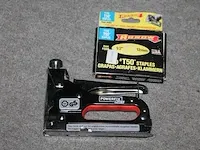 Manuele nietmachine powerfix met doos nietjes. - afbeelding 1 van  1