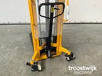 Manuele stapelaar 1500kg 2.5m dubbele ketting - afbeelding 7 van  10