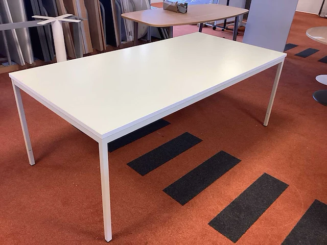Manutan rechthoekige tafel - afbeelding 1 van  4