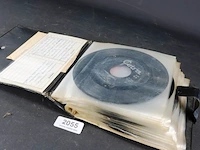 Map met vinyl singles - afbeelding 1 van  5
