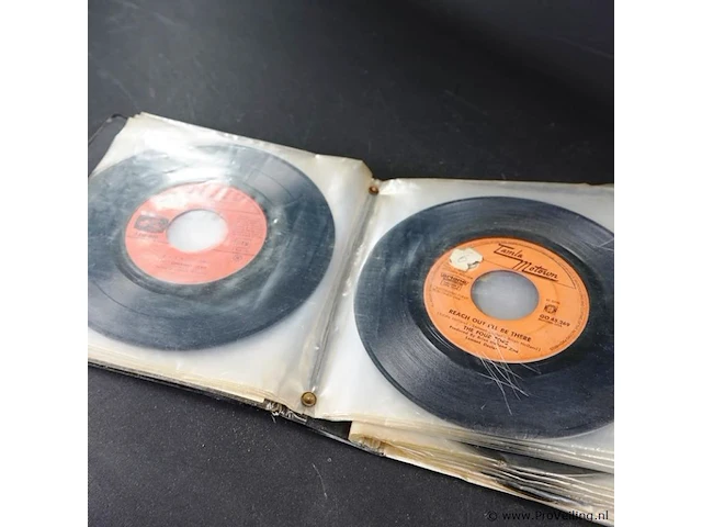 Map met vinyl singles - afbeelding 3 van  5