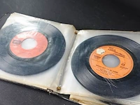 Map met vinyl singles - afbeelding 3 van  5