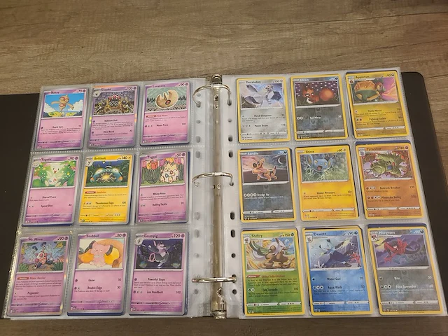 Map vol met (zeldzame) pokémonkaarten + gevulde pokémon tins - afbeelding 9 van  41