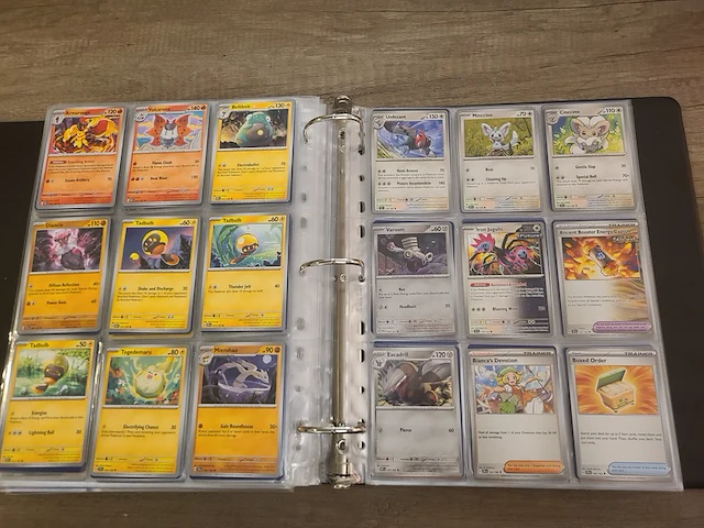 Map vol met (zeldzame) pokémonkaarten + gevulde pokémon tins - afbeelding 28 van  41
