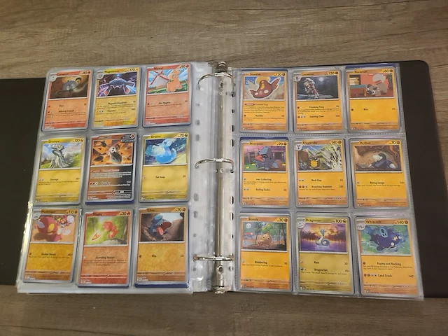 Map vol met (zeldzame) pokémonkaarten + gevulde pokémon tins - afbeelding 30 van  41
