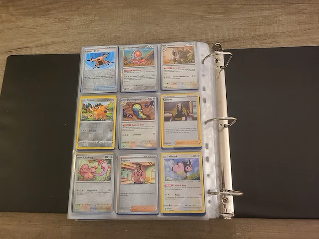Map vol met (zeldzame) pokémonkaarten + gevulde pokémon tins - afbeelding 35 van  41