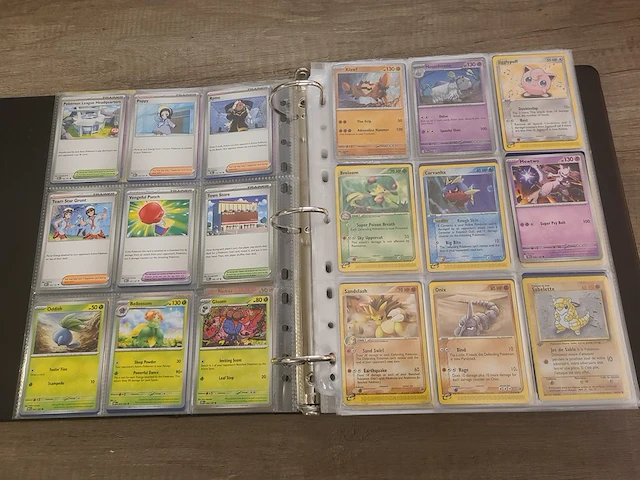 Map vol met (zeldzame) pokémonkaarten + gevulde pokémon tins - afbeelding 37 van  41