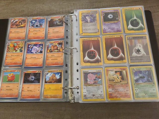 Map vol met (zeldzame) pokémonkaarten + gevulde pokémon tins - afbeelding 38 van  41