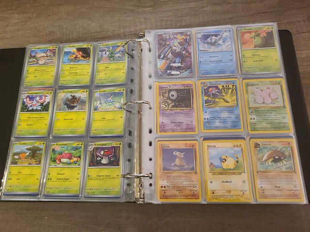 Map vol met (zeldzame) pokémonkaarten + gevulde pokémon tins - afbeelding 39 van  41