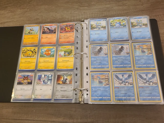 Map vol met (zeldzame) pokémonkaarten + gevulde pokémon tins - afbeelding 41 van  41