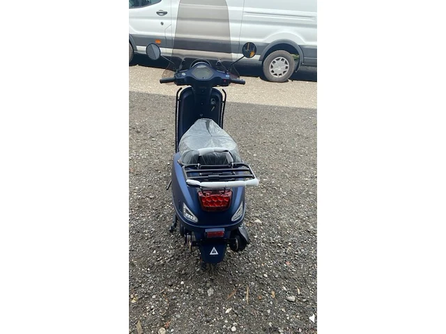 Marengo scooter matt blauw rijklaar zonder kilometers! helemaal compleet! - afbeelding 4 van  9