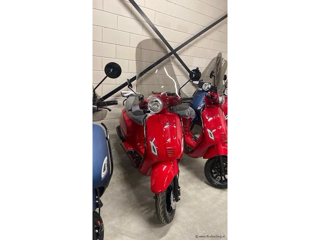 Marengo scooter rood rijklaar zonder kilometers! helemaal compleet! - afbeelding 1 van  5
