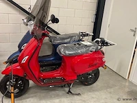 Marengo scooter rood rijklaar zonder kilometers! helemaal compleet! - afbeelding 2 van  5