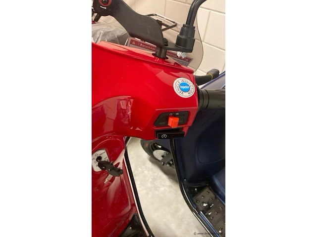 Marengo scooter rood rijklaar zonder kilometers! helemaal compleet! - afbeelding 3 van  5