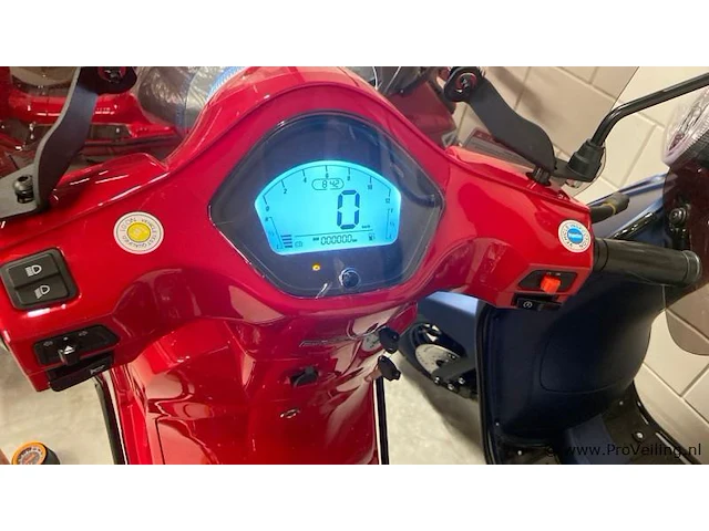 Marengo scooter rood rijklaar zonder kilometers! helemaal compleet! - afbeelding 5 van  5