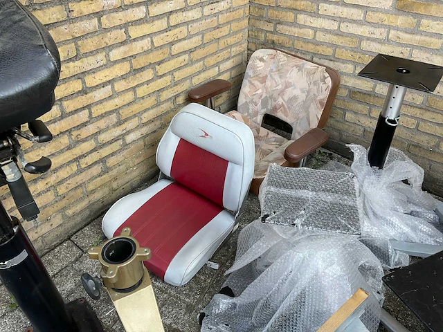 Maritieme stoelen en onderstellen - afbeelding 3 van  18