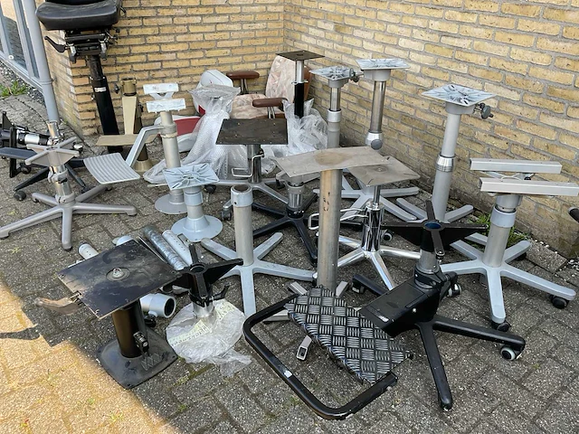 Maritieme stoelen en onderstellen - afbeelding 5 van  18