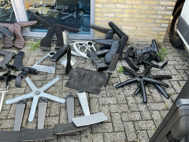 Maritieme stoelen en onderstellen - afbeelding 9 van  18