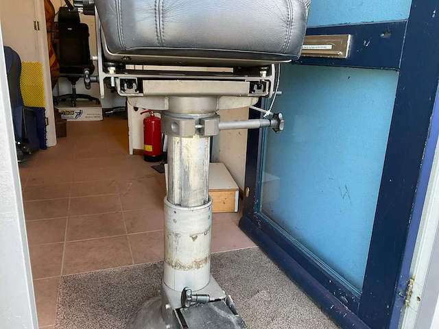 Maritieme stoelen en onderstellen - afbeelding 13 van  18