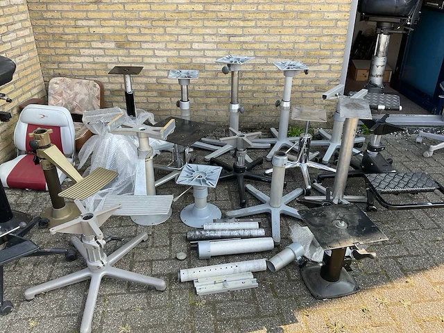 Maritieme stoelen en onderstellen - afbeelding 4 van  18