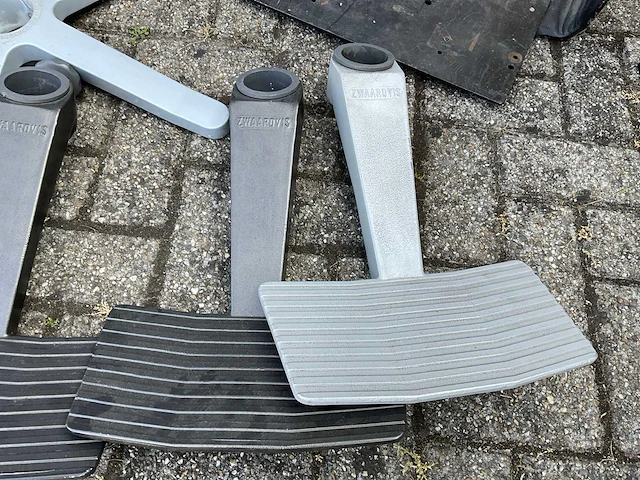Maritieme stoelen en onderstellen - afbeelding 10 van  18