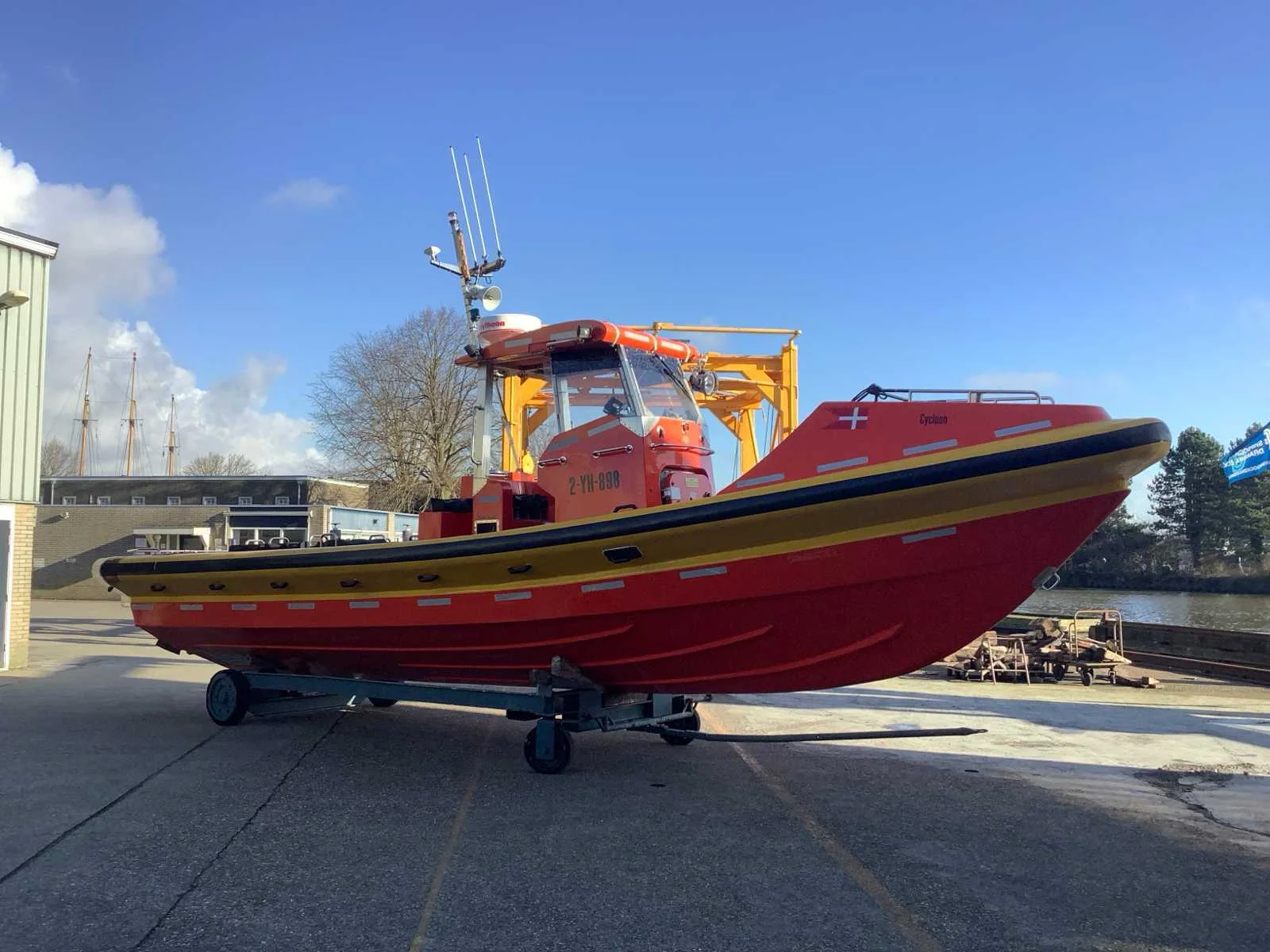 Maritieme veiling met vaartuigen, sloepen en onderdelen