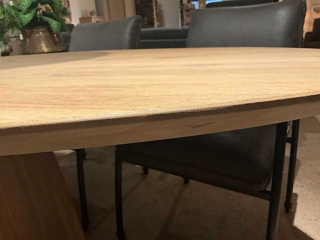 Mariu ovale eiken eetkamertafel - afbeelding 6 van  7