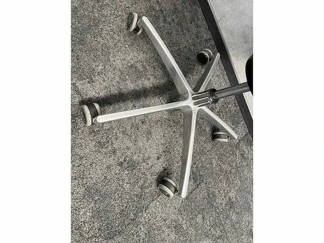Markant - ergonomische bureaustoel - beige, zwart, chroom - afbeelding 2 van  10