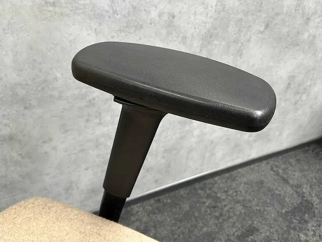 Markant - ergonomische bureaustoel - beige, zwart, chroom - afbeelding 6 van  10