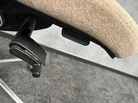 Markant - ergonomische bureaustoel - beige, zwart, chroom - afbeelding 7 van  10