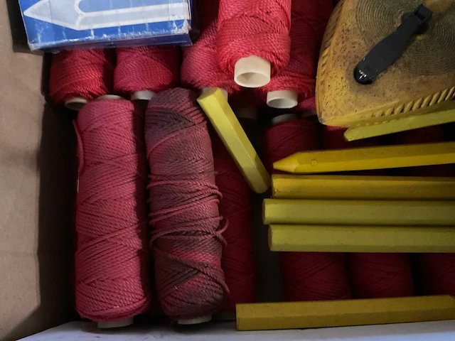 Markeerlint, bouwdraad, krijt - afbeelding 2 van  4