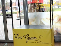 Marktkraam met zeilen dak. afmeting 130 x 75 x 227 cm. - afbeelding 2 van  3